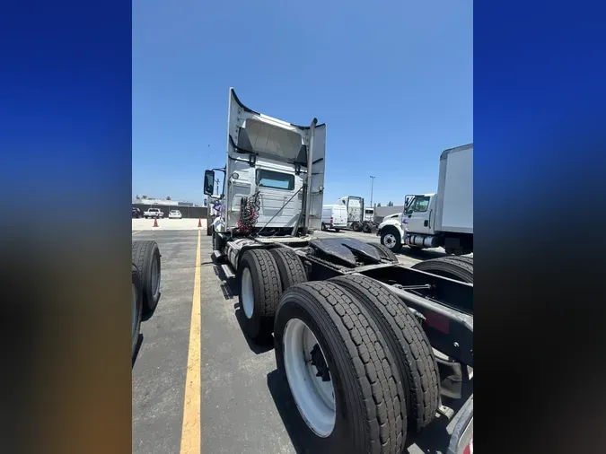 2019 VOLVO VNL64T-300