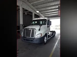 2015 Freightliner CASCADIA 125