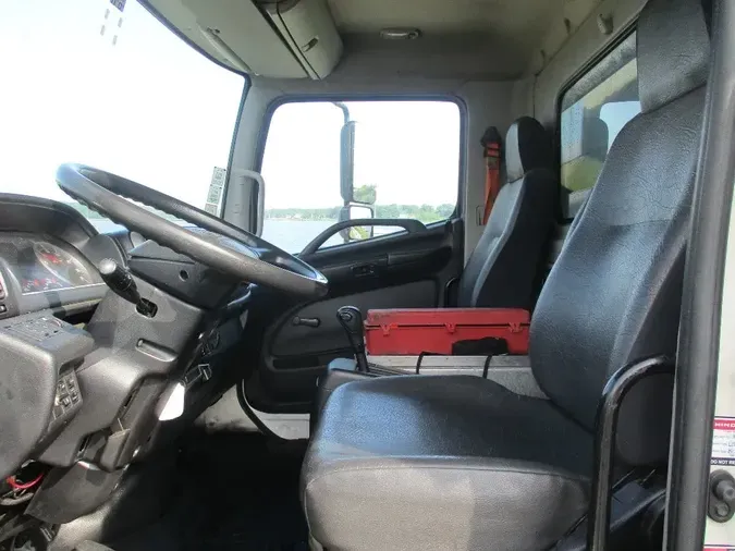 2011 HINO 268