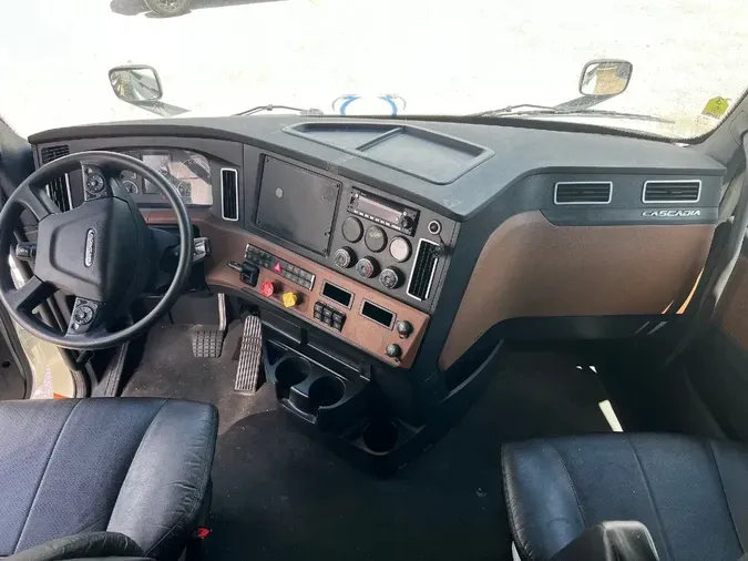 2023 FREIGHTLINER Cascadia 126