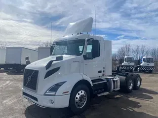 2021 Volvo VNL64T300