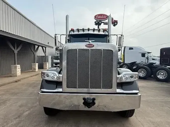 2023 Peterbilt 389
