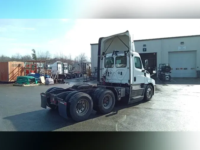2019 Freightliner Cascadia 126