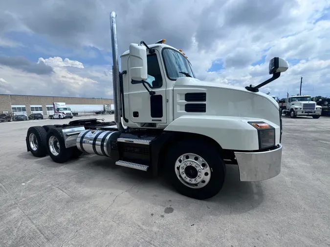 2022 MACK AN64T