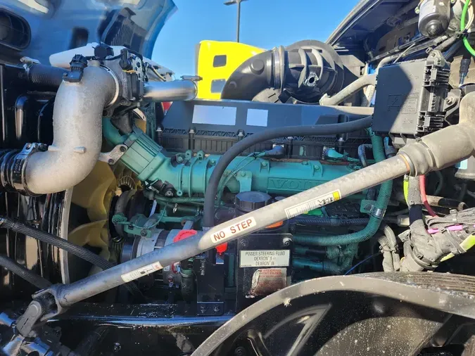 2021 VOLVO VNL64T760729c80adc3a12f35fbf05d2bcb4c4d22