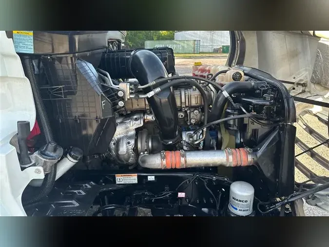2021 FREIGHTLINER CA126