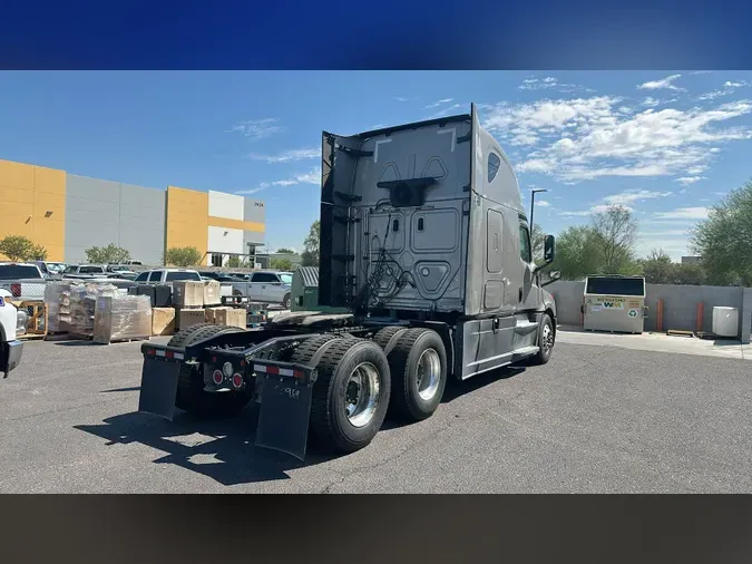 2020 Freightliner Cascadia 126
