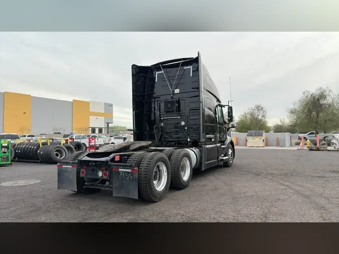 2022 Volvo VNL760