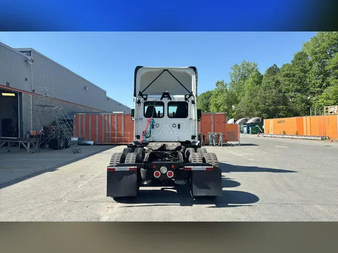 2019 Freightliner Cascadia 126