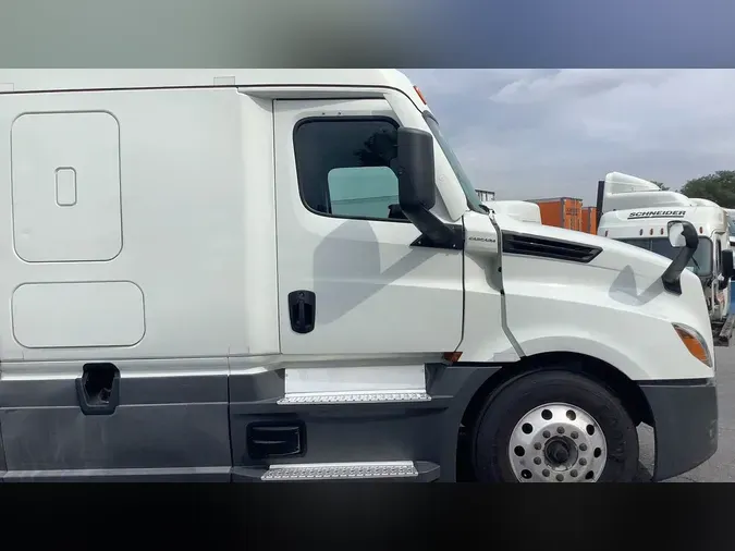 2022 Freightliner Cascadia 126