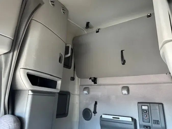 2019 VOLVO VNL64T760