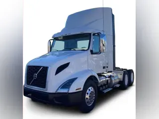 2021 Volvo VNR64T300