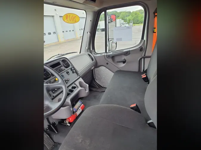 2019 FREIGHTLINER/MERCEDES M2 10672a952ac21718e23651c4af5b4f0193c