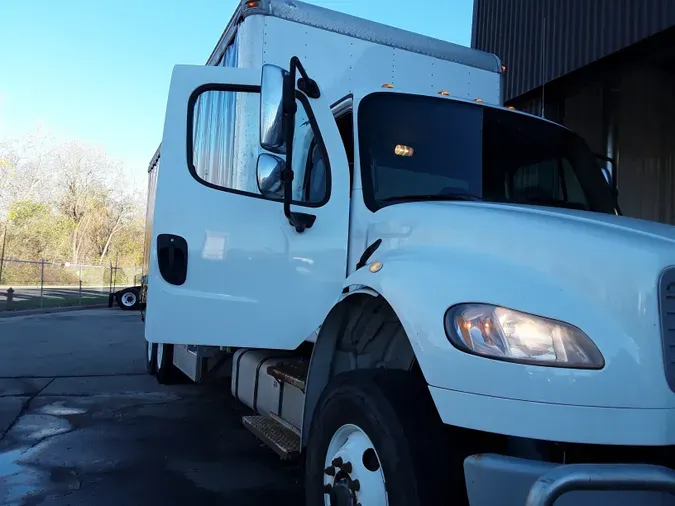 2017 FREIGHTLINER/MERCEDES M2 106