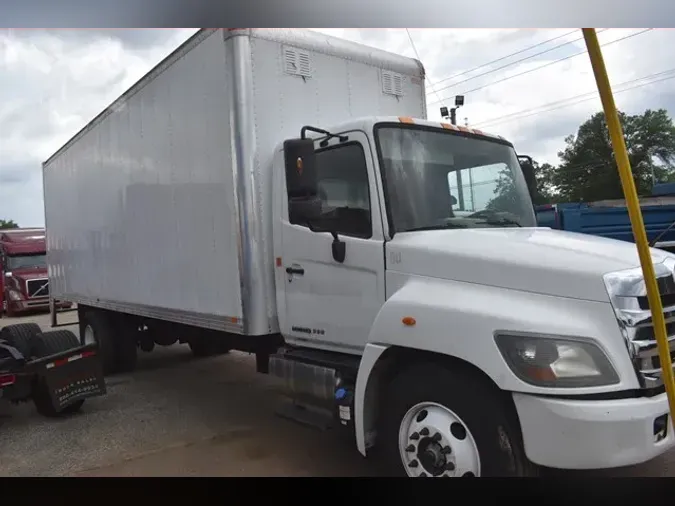 2017 HINO 338