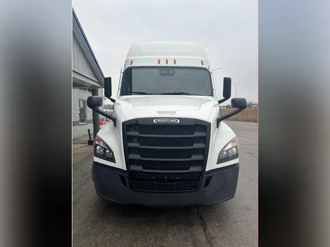 2021 FREIGHTLINER Cascadia 126