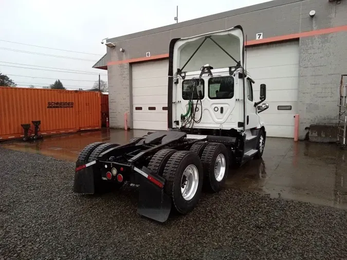 2019 Freightliner Cascadia 126