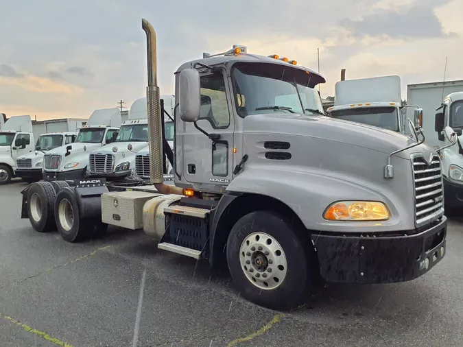 2017 MACK TRUCKS, INC. CXU600