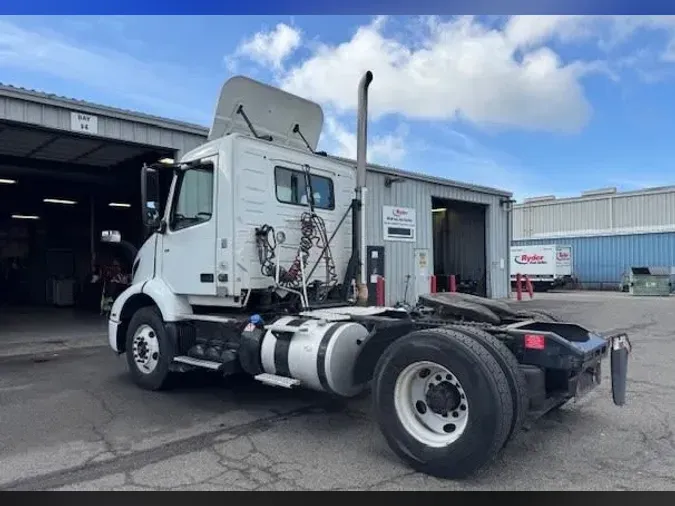 2019 VOLVO VNR42T 300