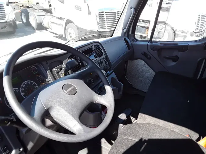 2016 FREIGHTLINER/MERCEDES M2 106