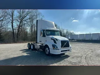 2015 Volvo VNL300