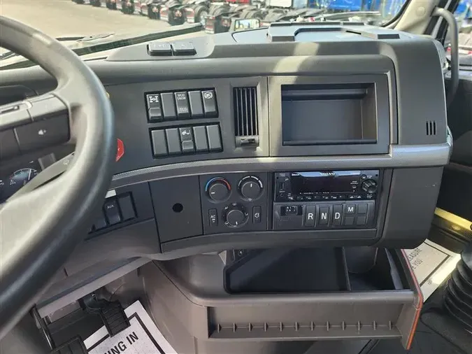 2023 VOLVO VNR64T30072b7b87b5f02e8bacd36300b46998685
