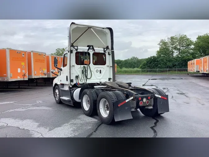 2020 Freightliner Cascadia 126