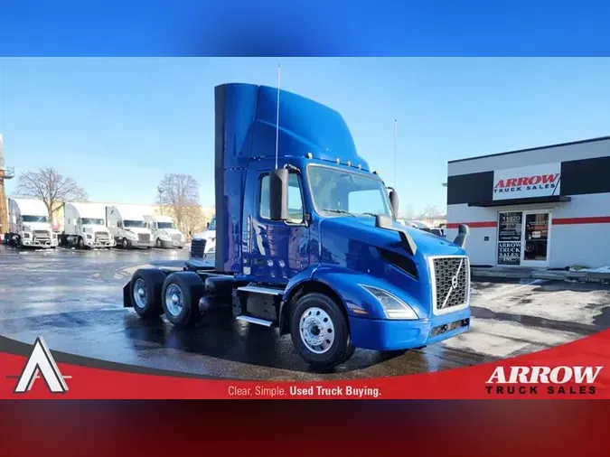 2021 VOLVO VNR300