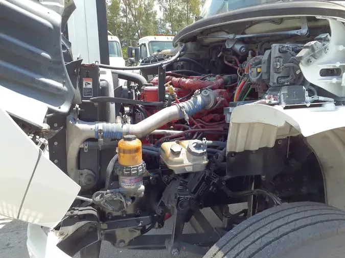 2015 FREIGHTLINER/MERCEDES M2 106