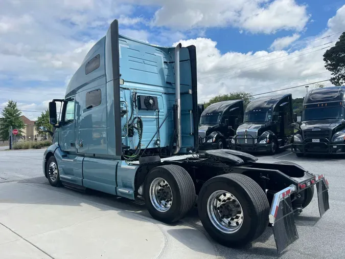 2020 Volvo VNL64T760