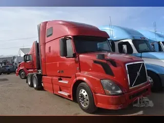 2013 VOLVO VNL64T670