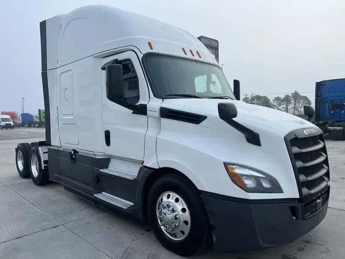 2020 Freightliner Cascadia 126