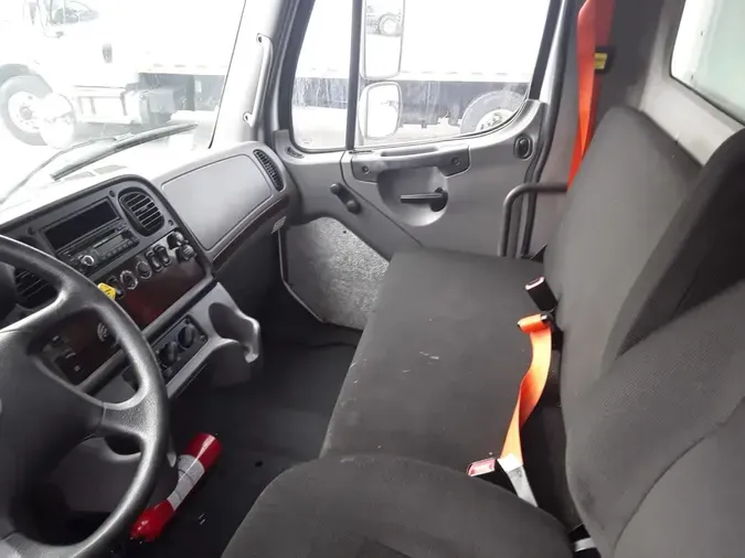 2016 FREIGHTLINER M2 106