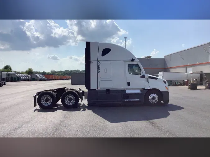 2022 Freightliner Cascadia 12672d0067b88b4e6413beb65b09bf3befd