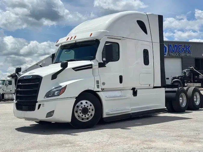 2021 FREIGHTLINER Cascadia 126