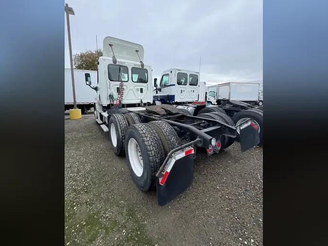 2015 FREIGHTLINER/MERCEDES CASCADIA 125