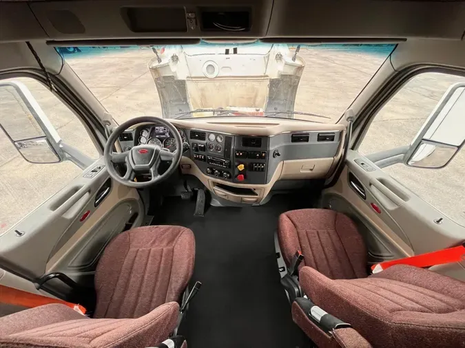 2022 Peterbilt 57972d7ebdcaed03411b00170596a27ae36