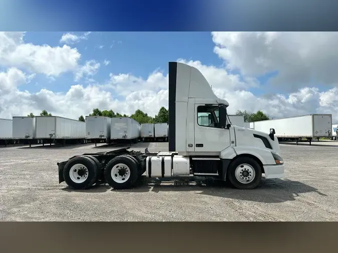 2015 Volvo VNL300