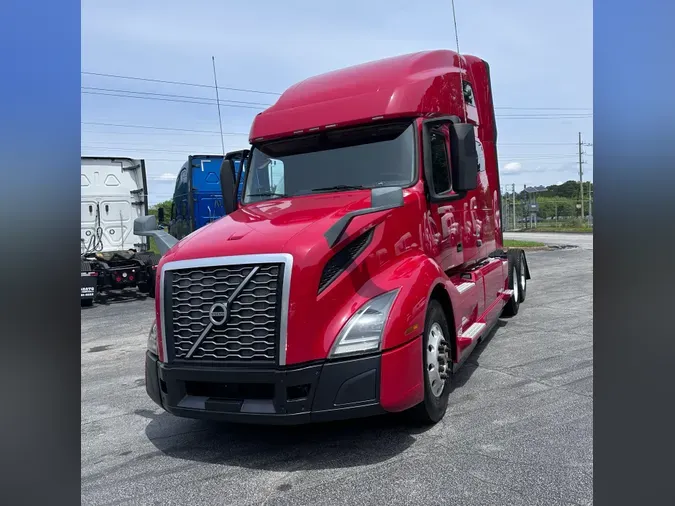 2021 VOLVO VNL64T760