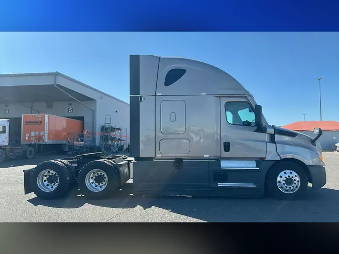 2024 Freightliner Cascadia 12672df16f2a952fe29f471ee8f393c17f9