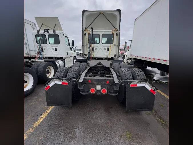 2017 FREIGHTLINER/MERCEDES CASCADIA 125