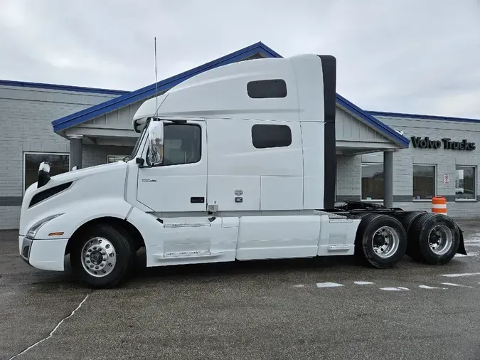 2020 VOLVO VNL64T760