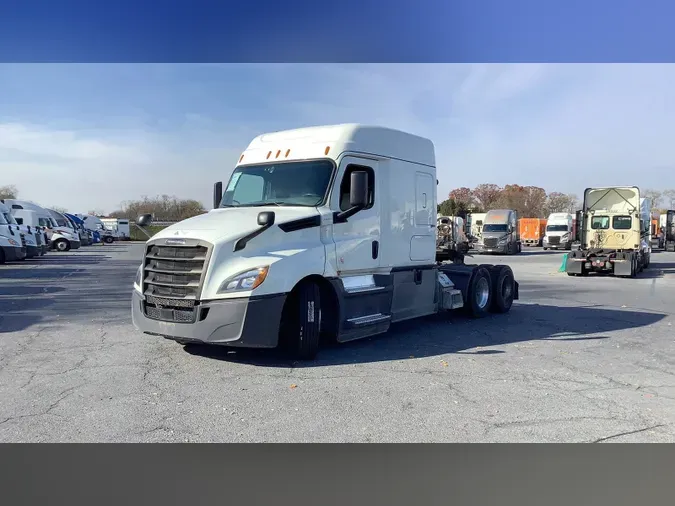 2020 Freightliner Cascadia 126