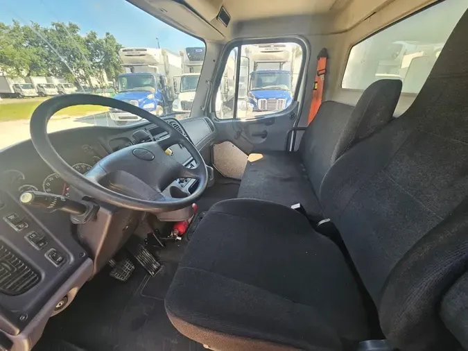 2015 FREIGHTLINER M2 106