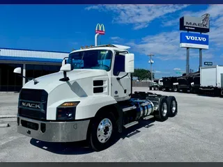 2022 MACK AN64T