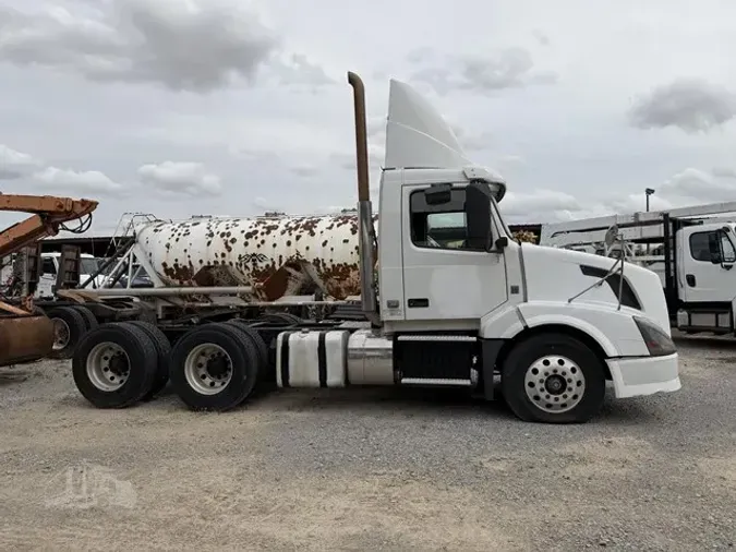 2013 VOLVO VNL64T300