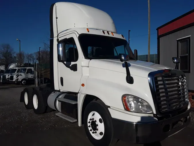 2015 FREIGHTLINER/MERCEDES CASCADIA 125