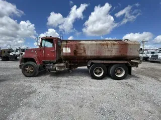 1981 FORD 8000