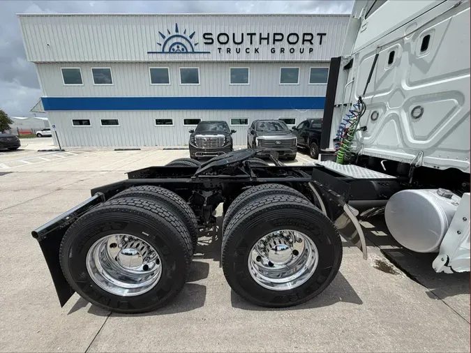 2020 Freightliner Cascadia 126