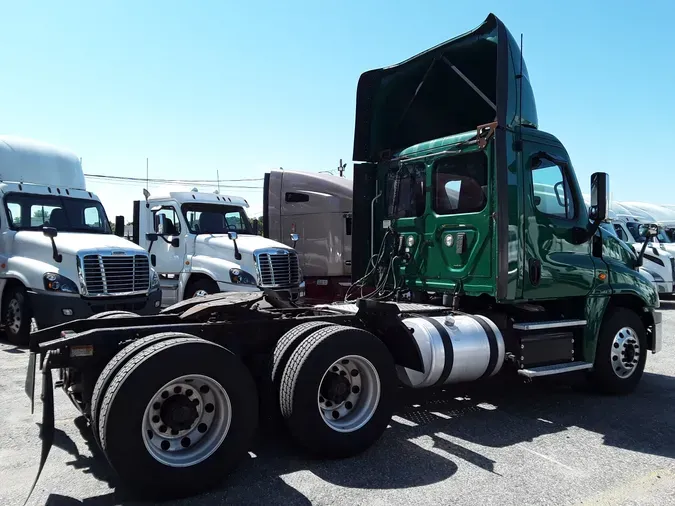 2017 FREIGHTLINER/MERCEDES CASCADIA 125